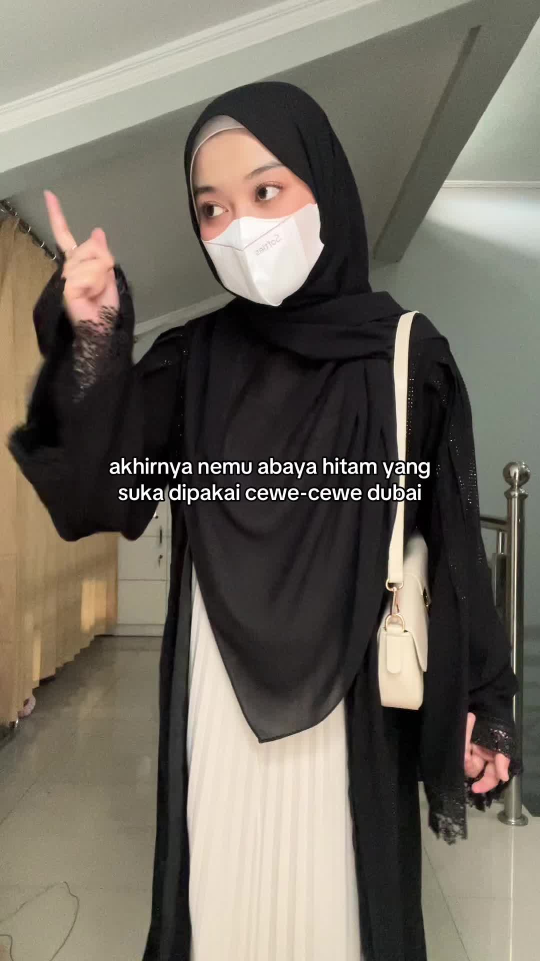 @r i a a a 𐙚