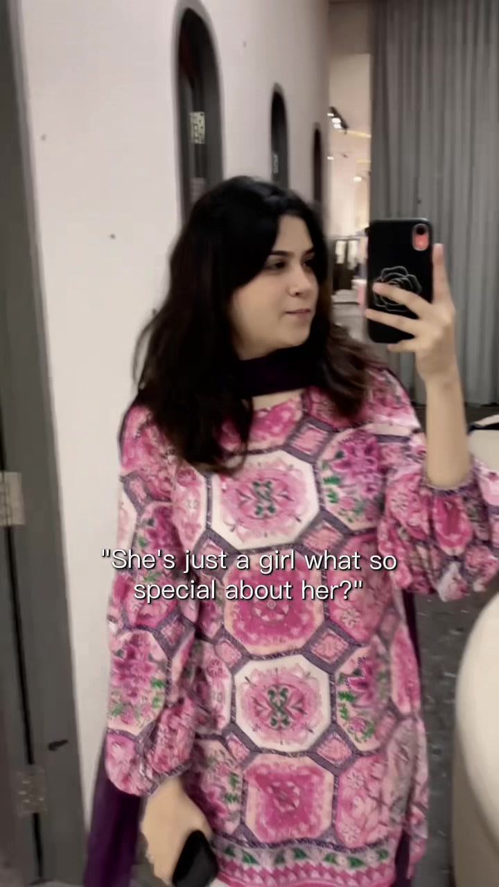 @NiaAli