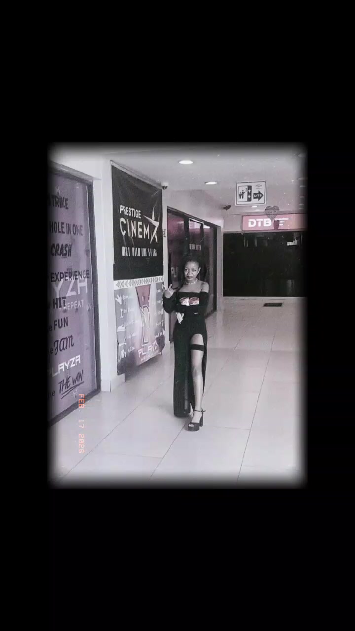@L0xi3..x.x