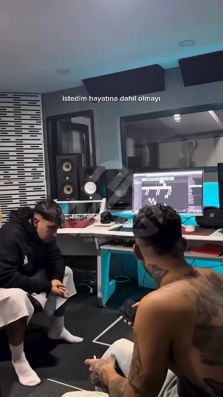 @𝟐𝖒✶