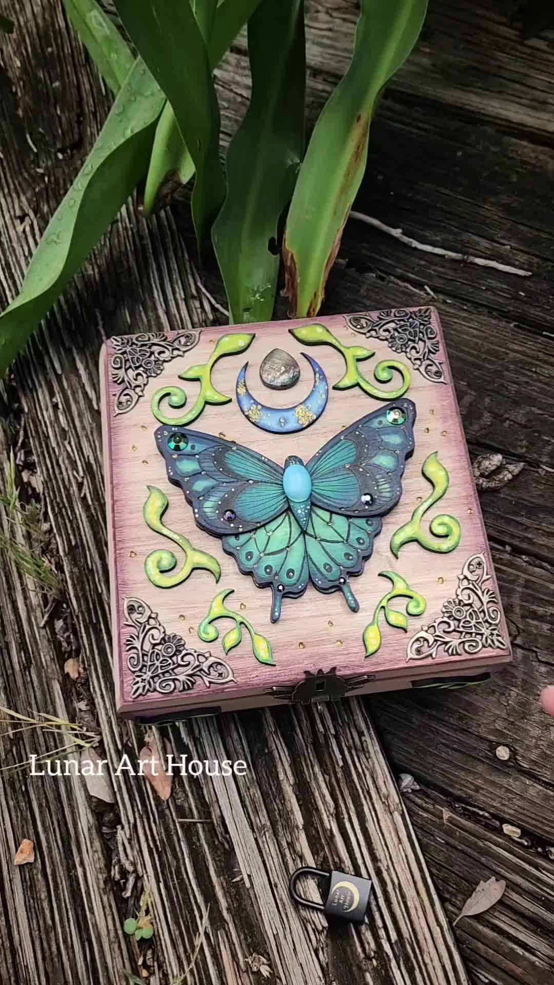 @LunarArtHouse