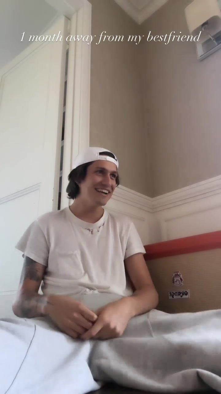 @𝘤𝘩𝘢𝘴𝘦 𝘧𝘰𝘭𝘭𝘰𝘸𝘴<3