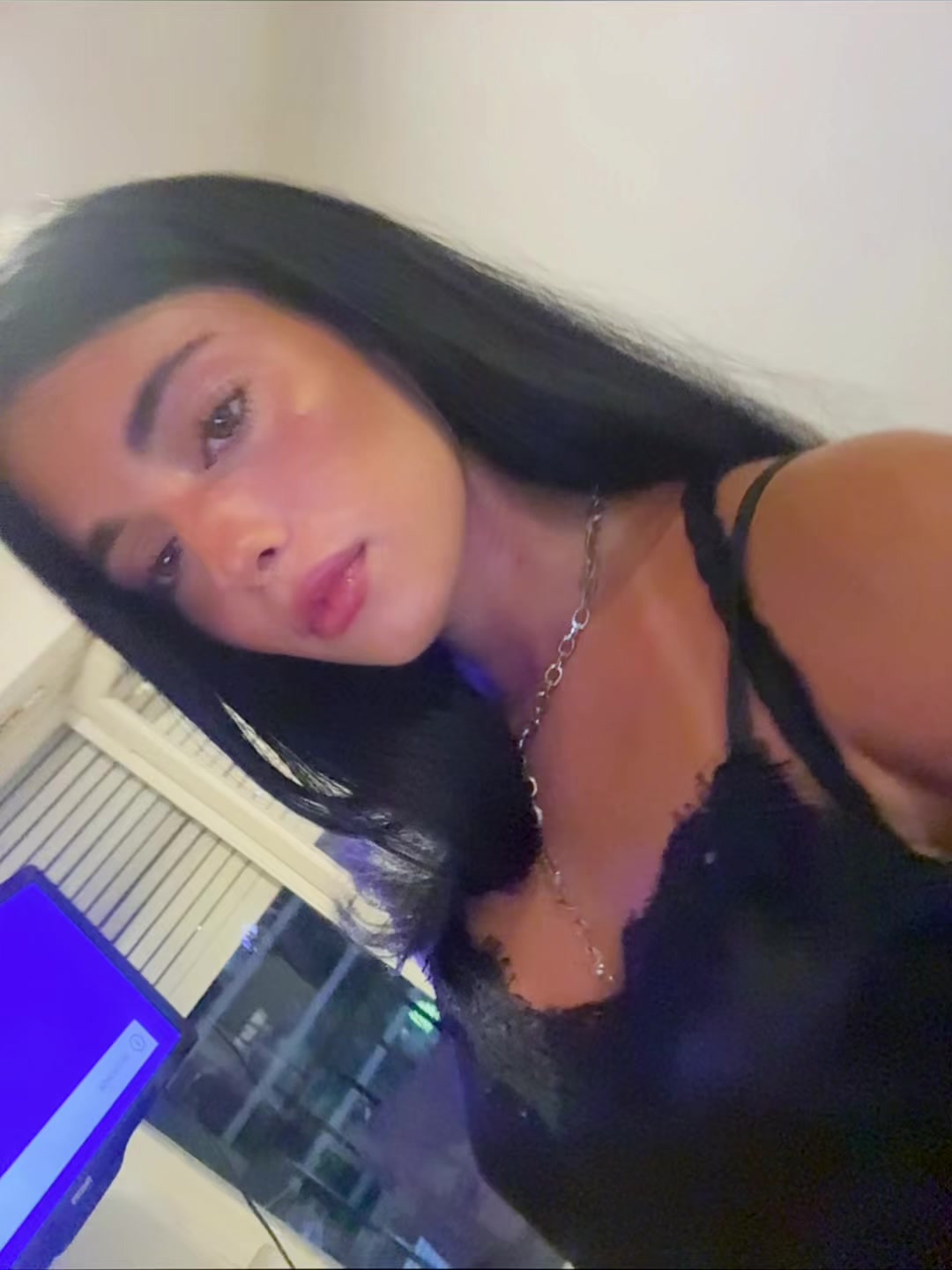 @vickygarrott