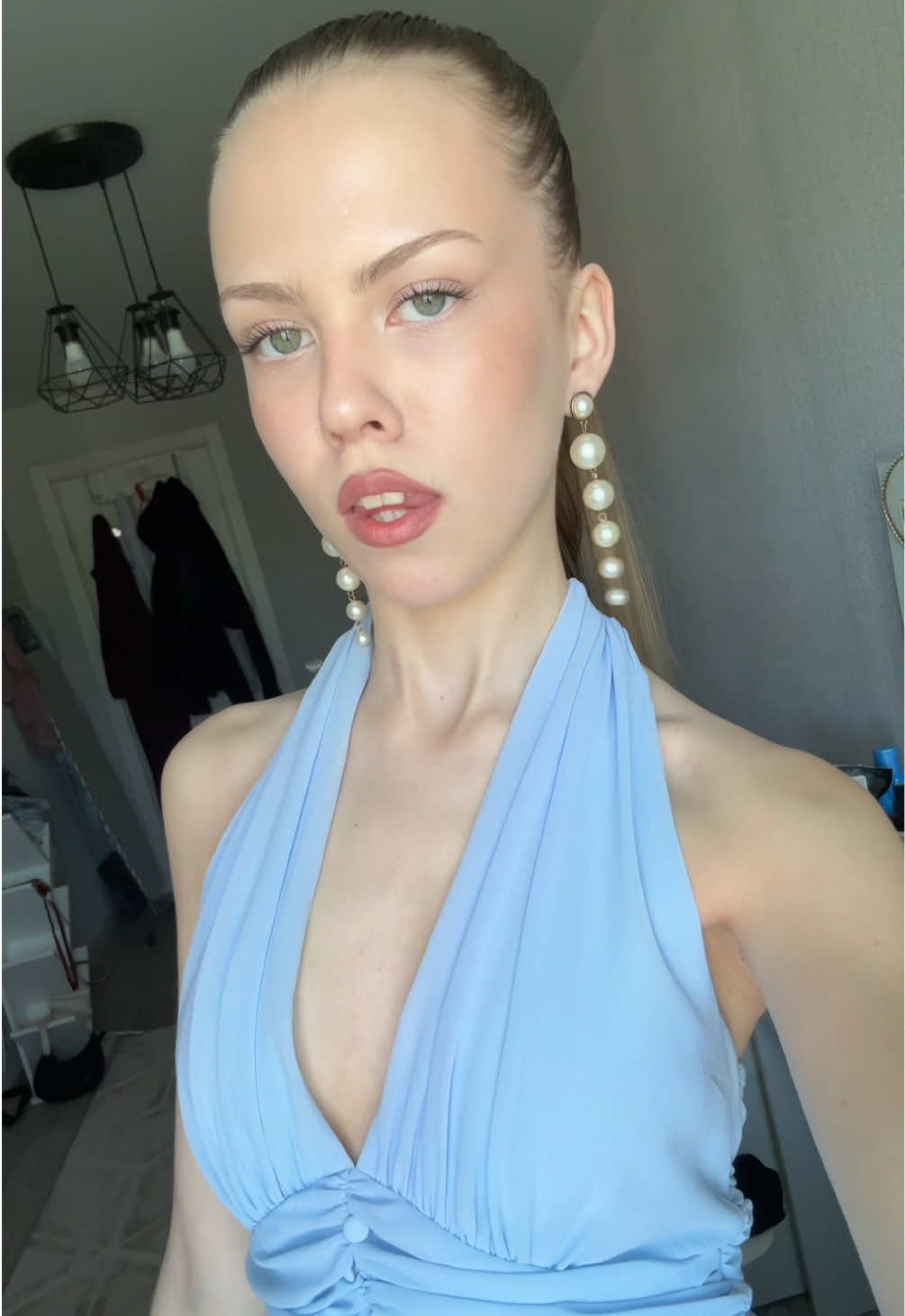 @༒