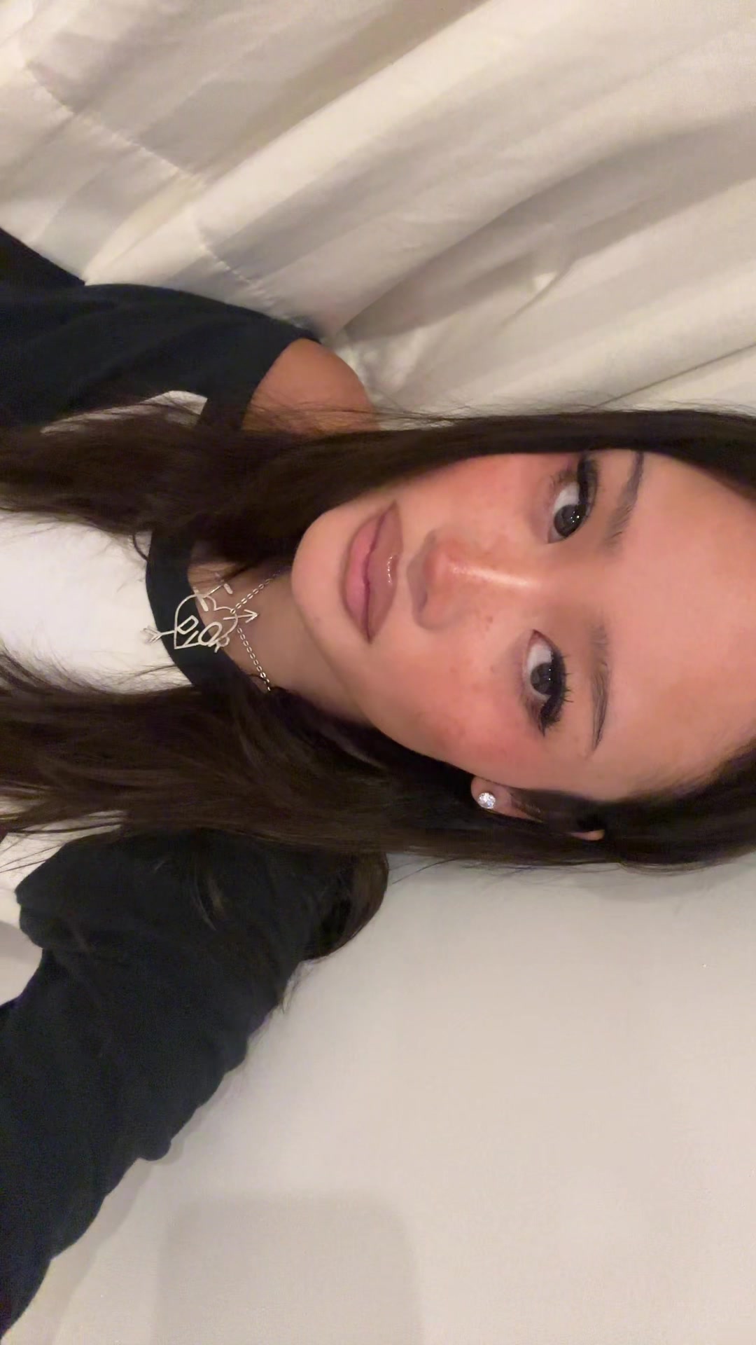 @<33