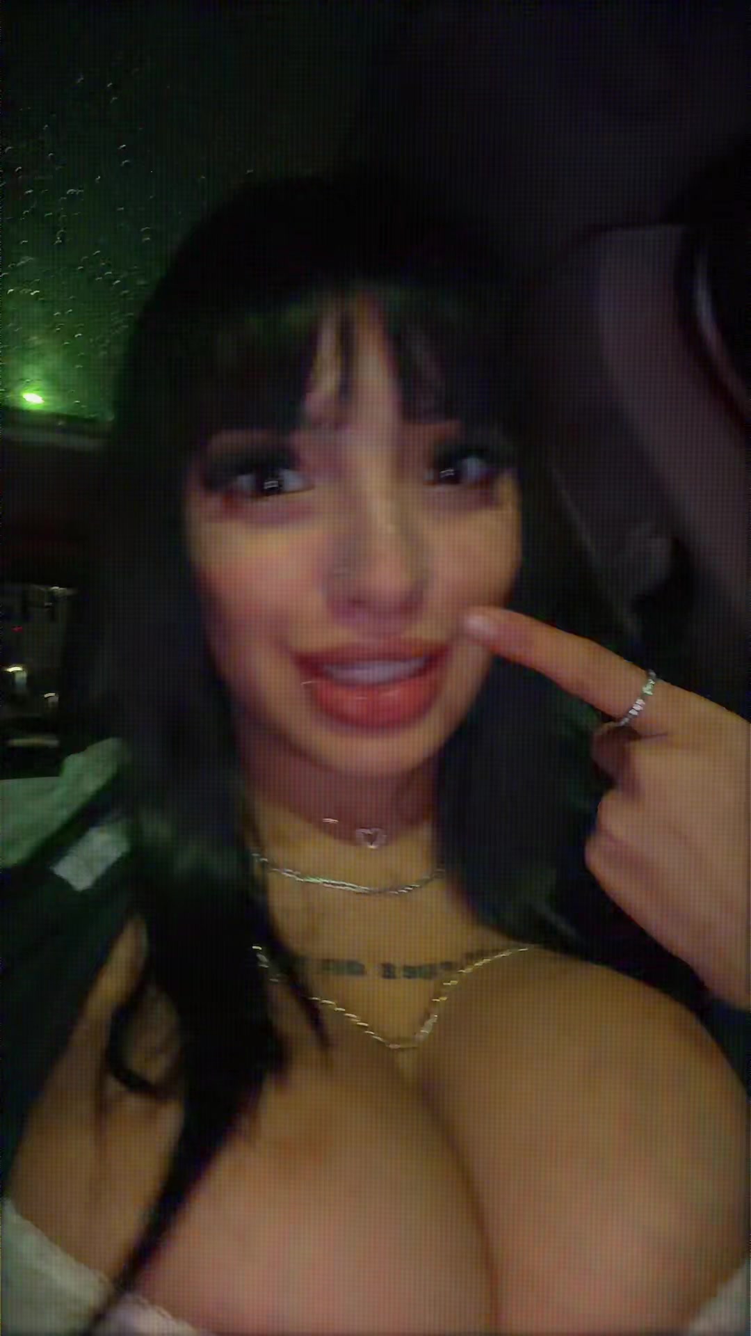 @Anaahii1