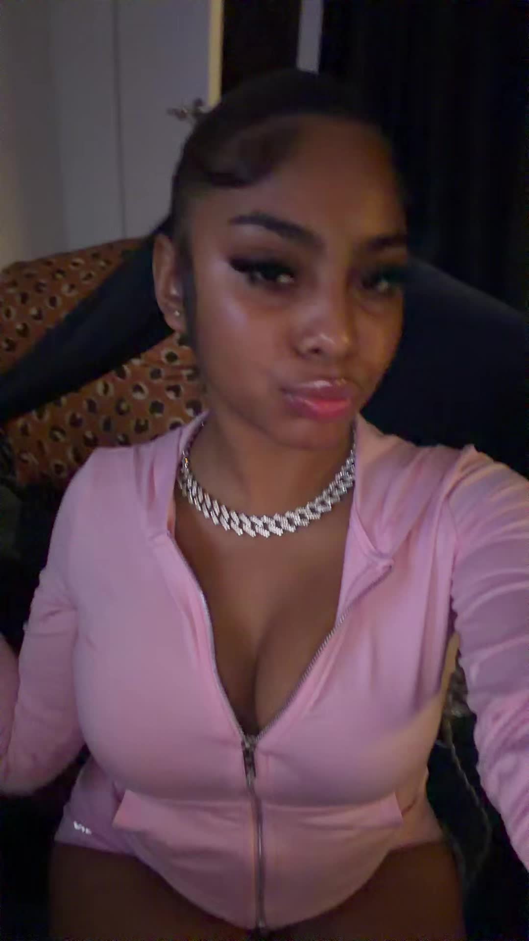 @leilamiraclee
