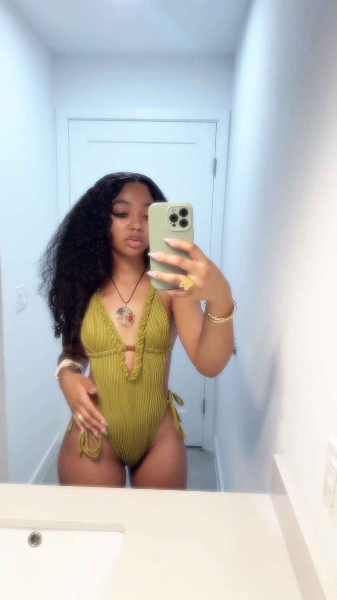 @leoofdaparty