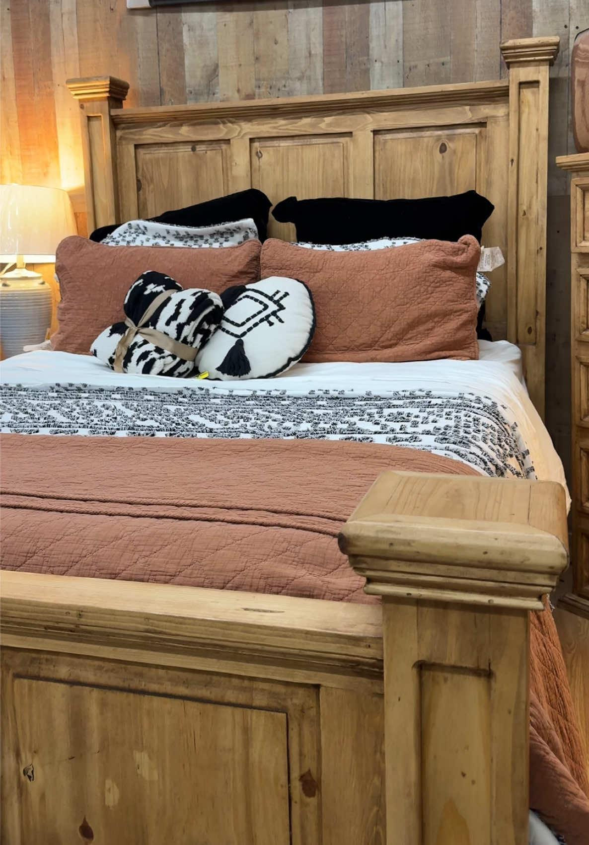 @RusticFurnitureDepot
