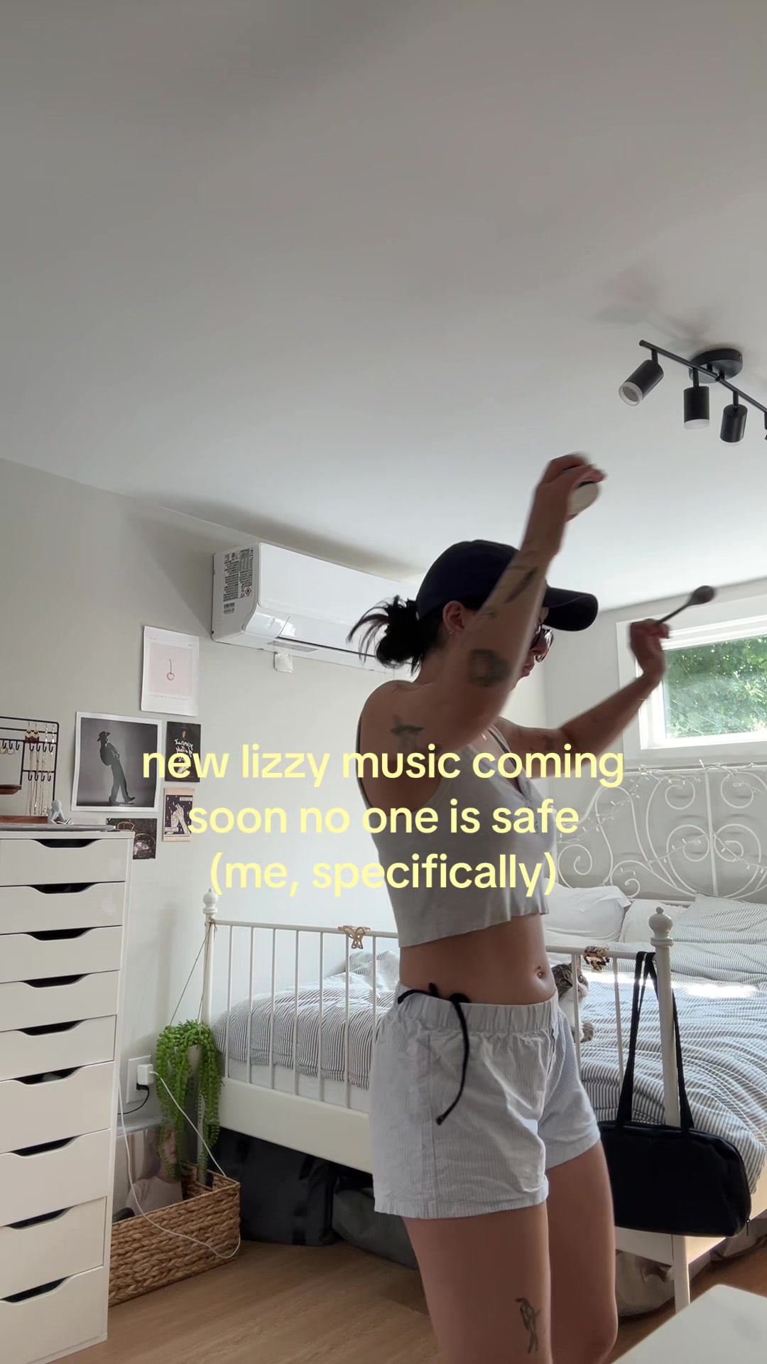 @ella โ