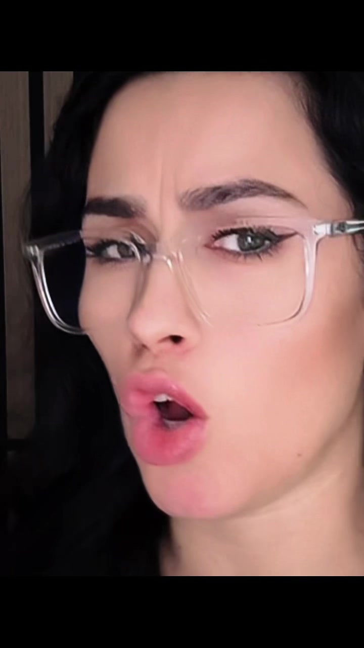 @Claudia 🖤