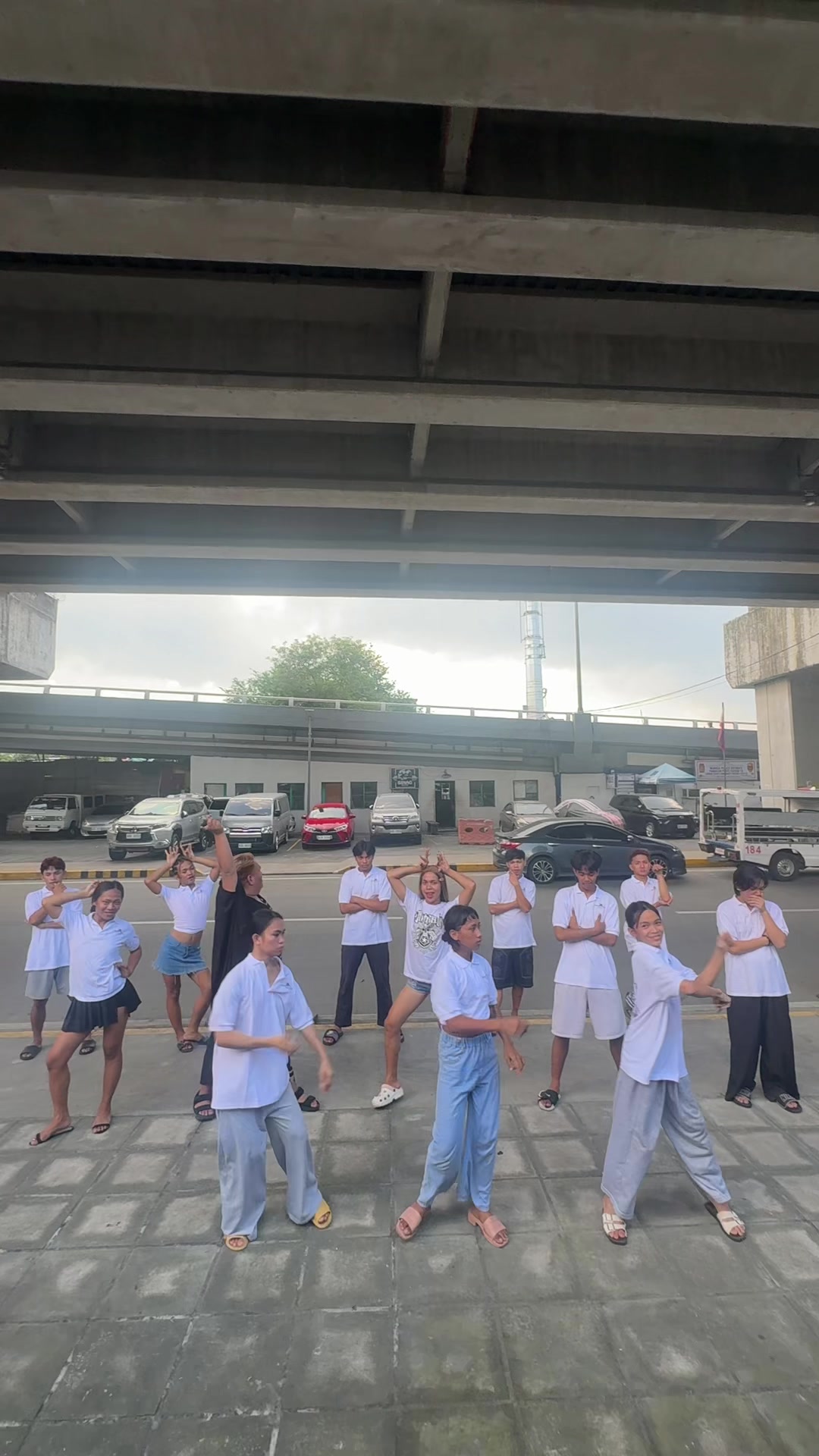 @MOMSHIE ACTOR