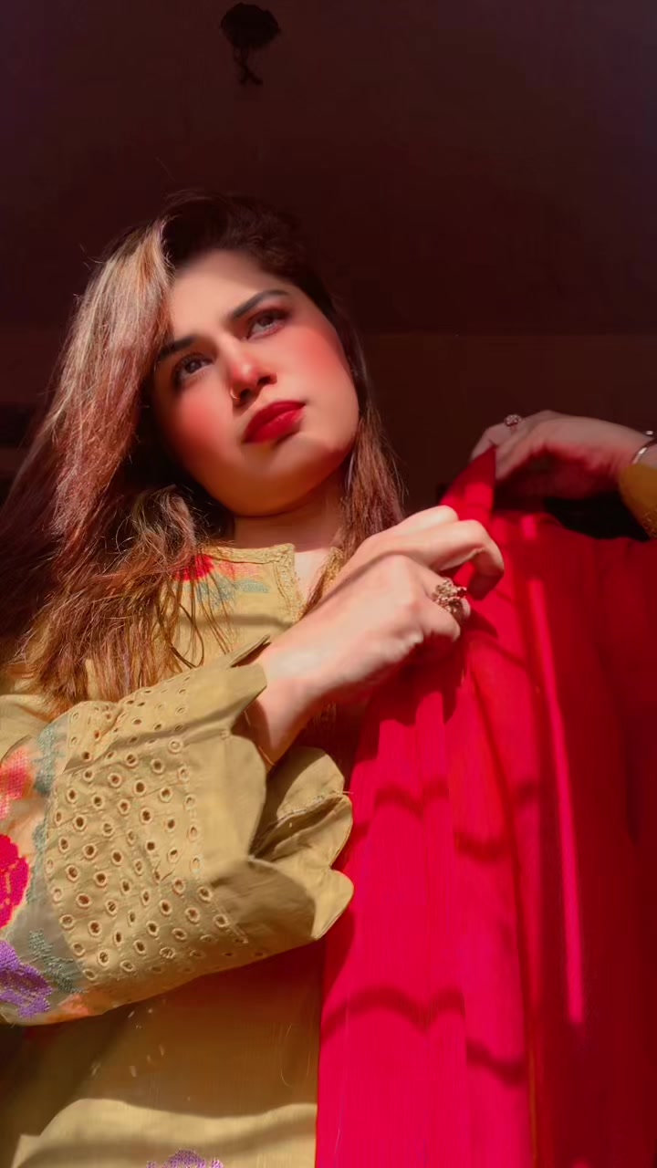 @AshU🦋mAliK