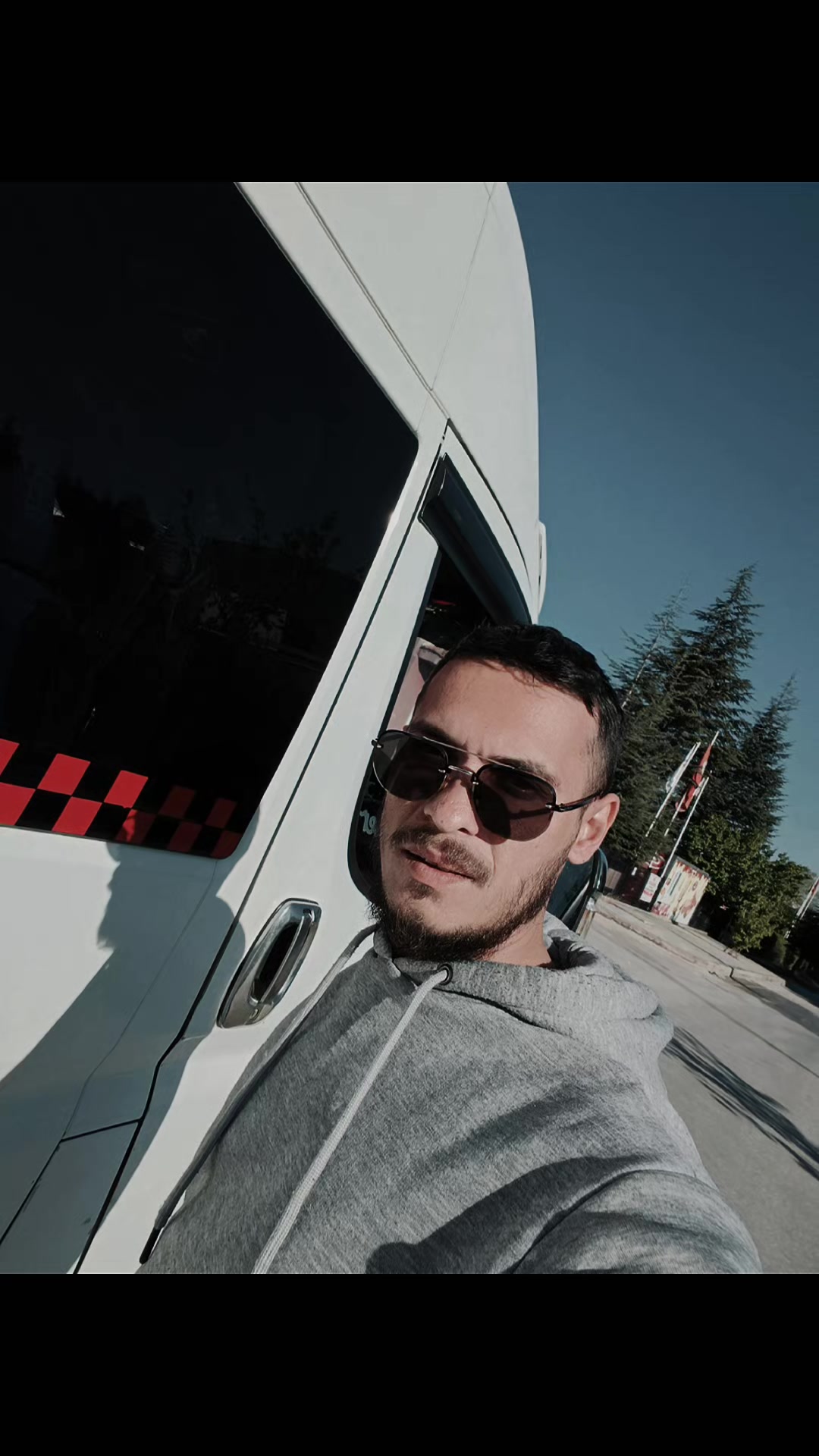 @...NeVzAt G&uuml;NeR...