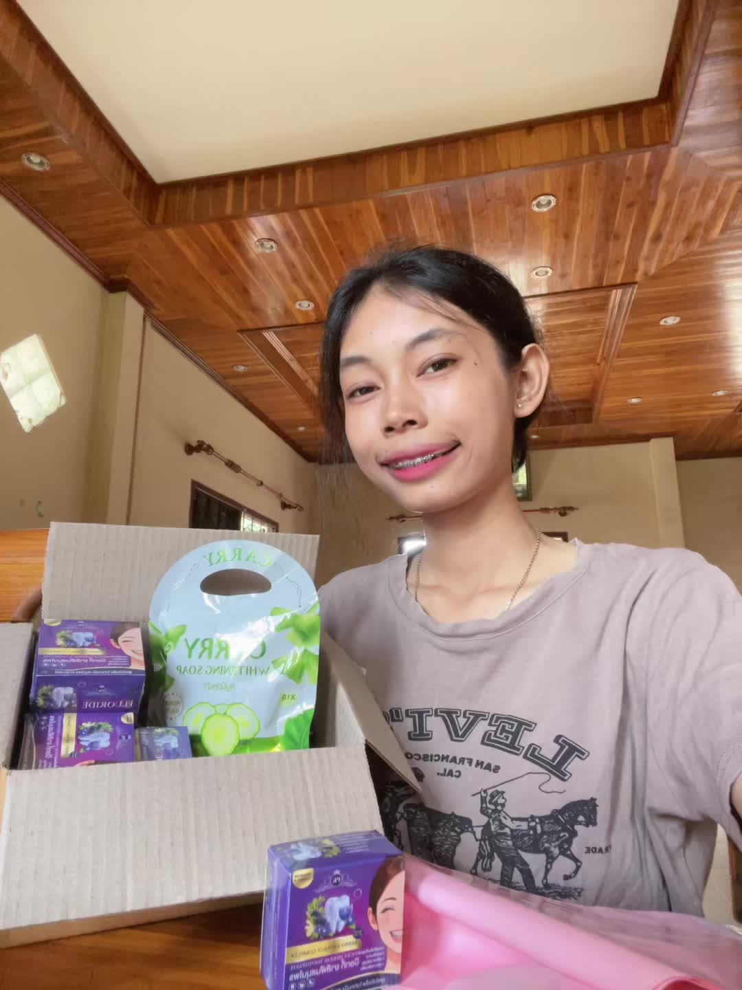@ຕ່າຕ້າ😊