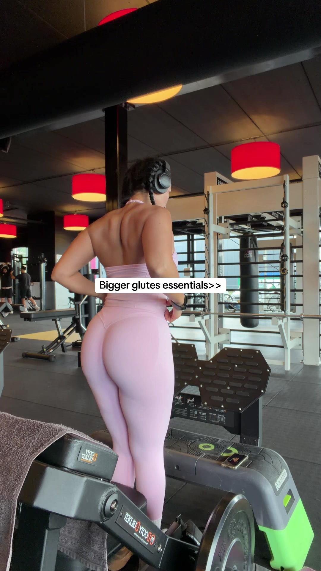 @EllxFit