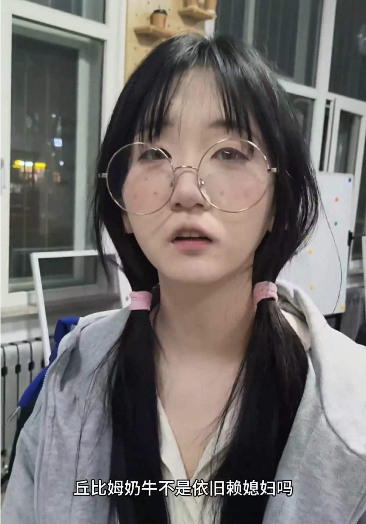 @明越