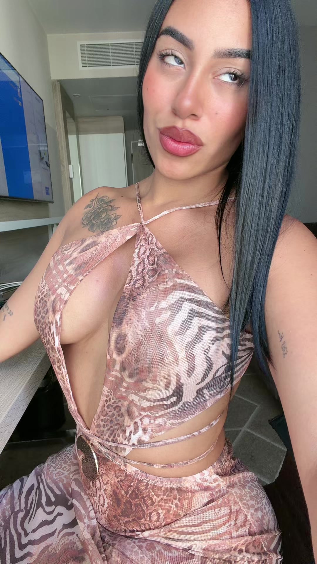 @KarolayE.