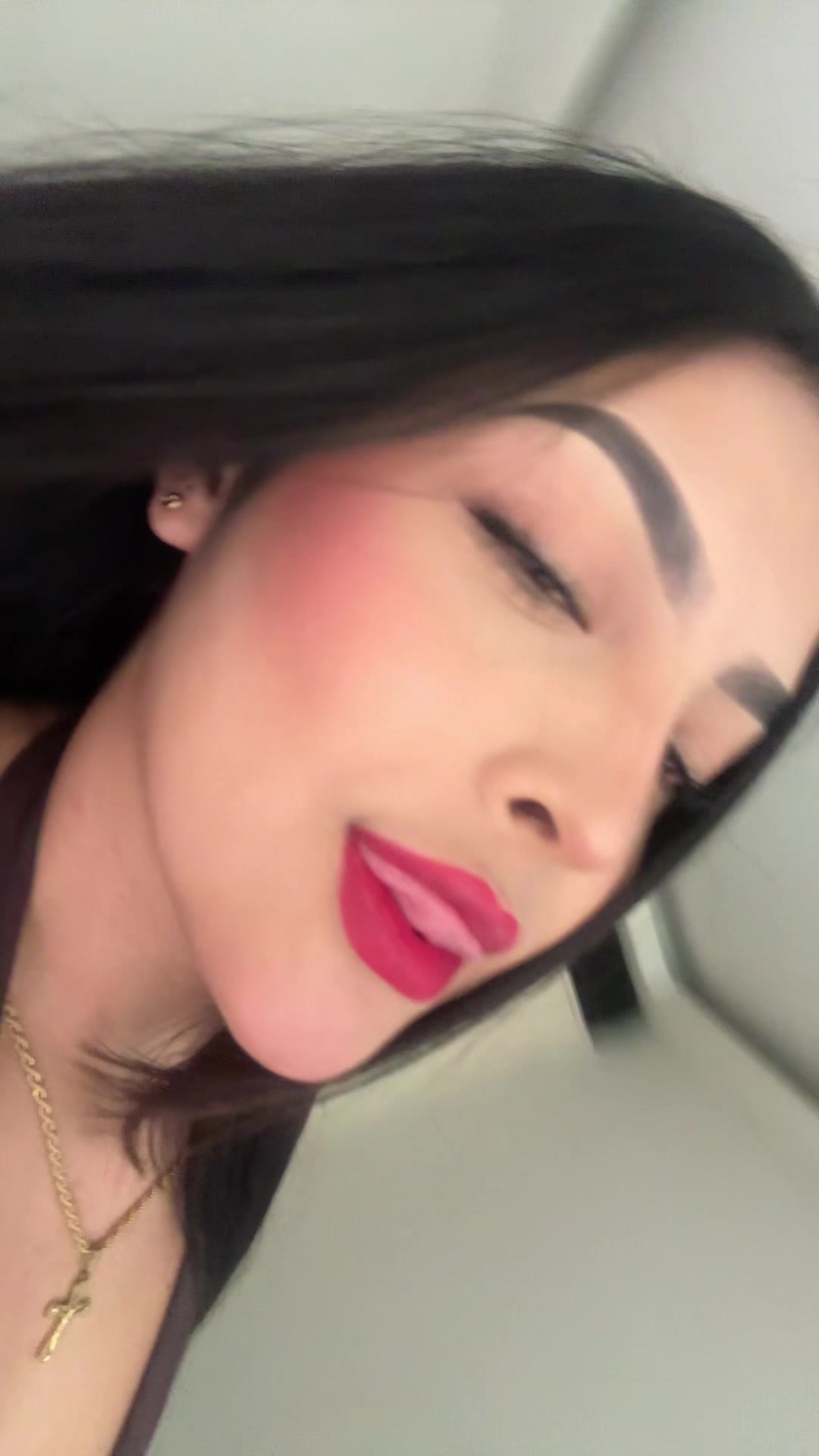 @anivaleencia