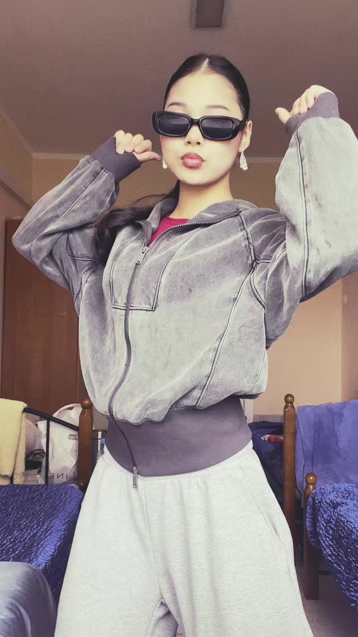 @𝐜𝐡𝐞𝐫𝐢𝐥