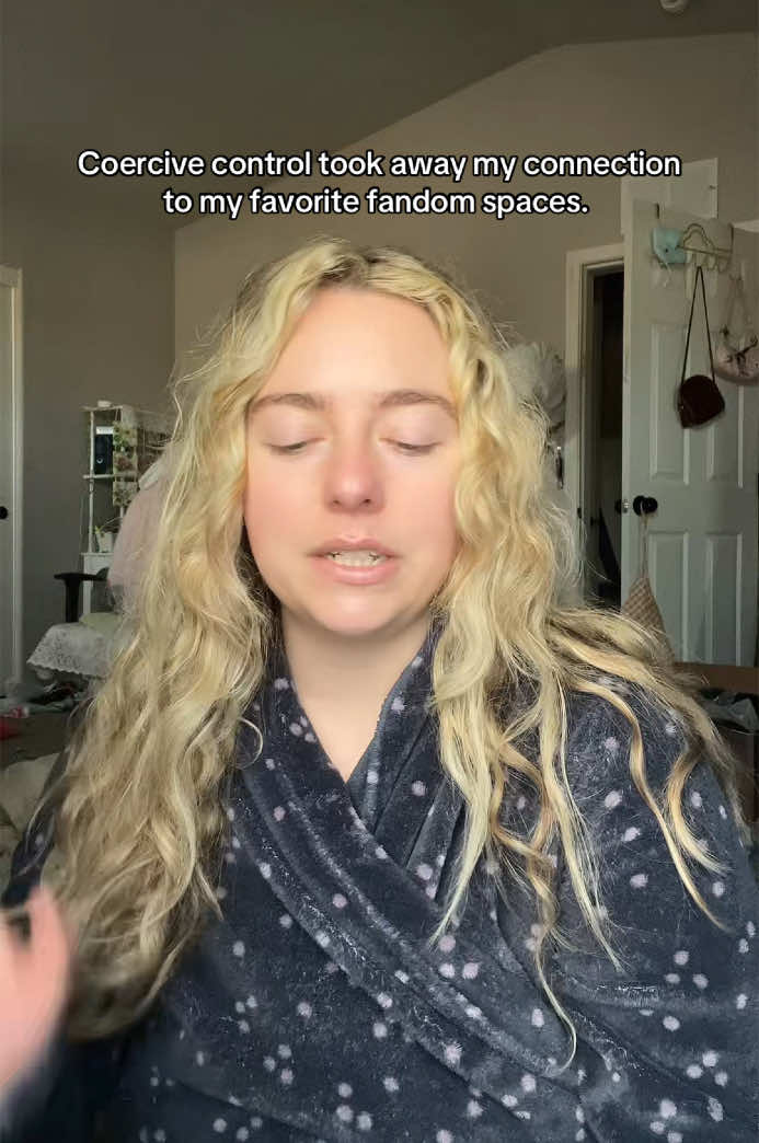 @ameils24 (Uh-Meels) / Amelia