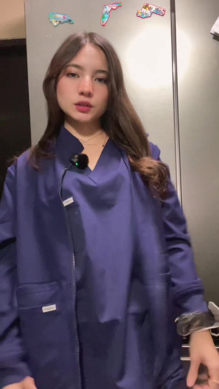 @Melanie Adamari
