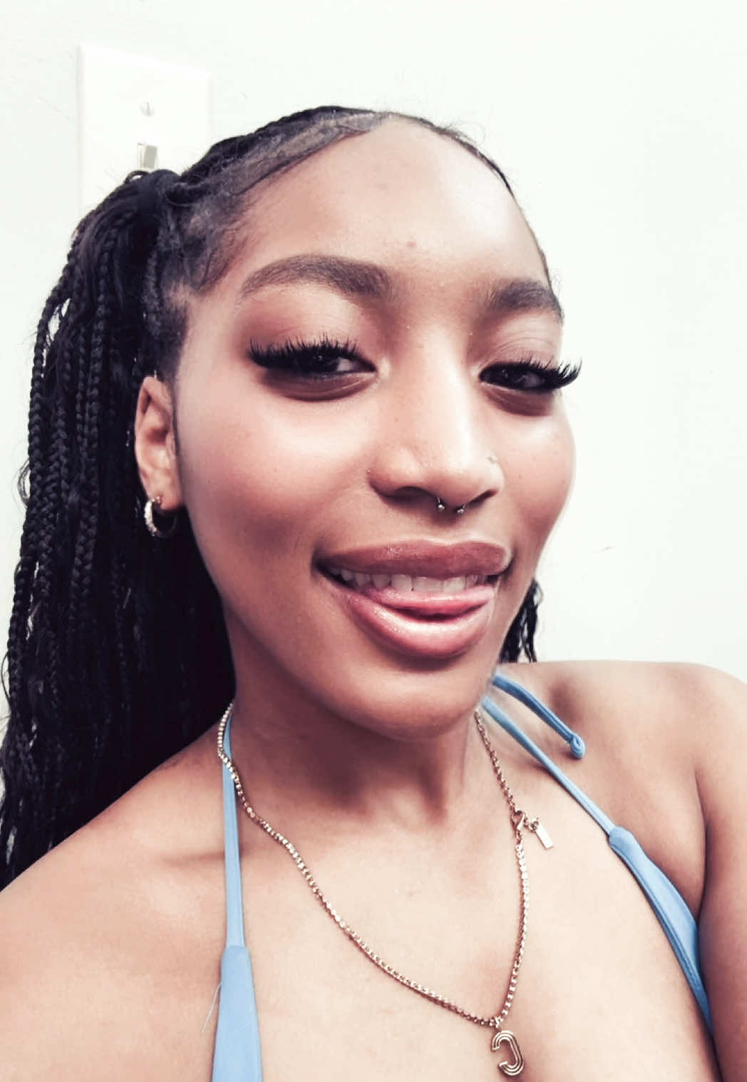 @chèychèy ✮.