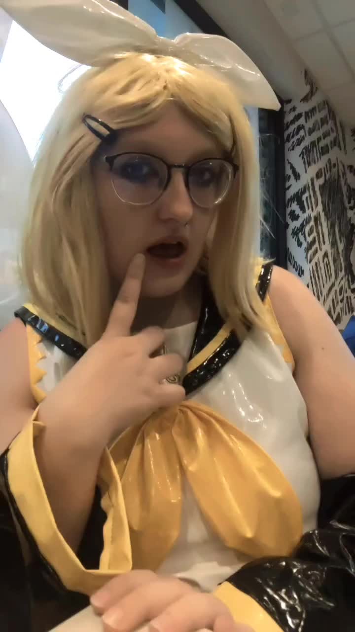 @bee (terzo kisser)