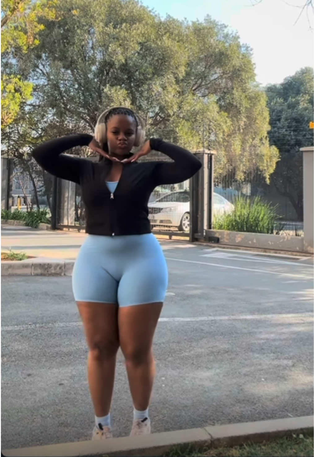 @melavue