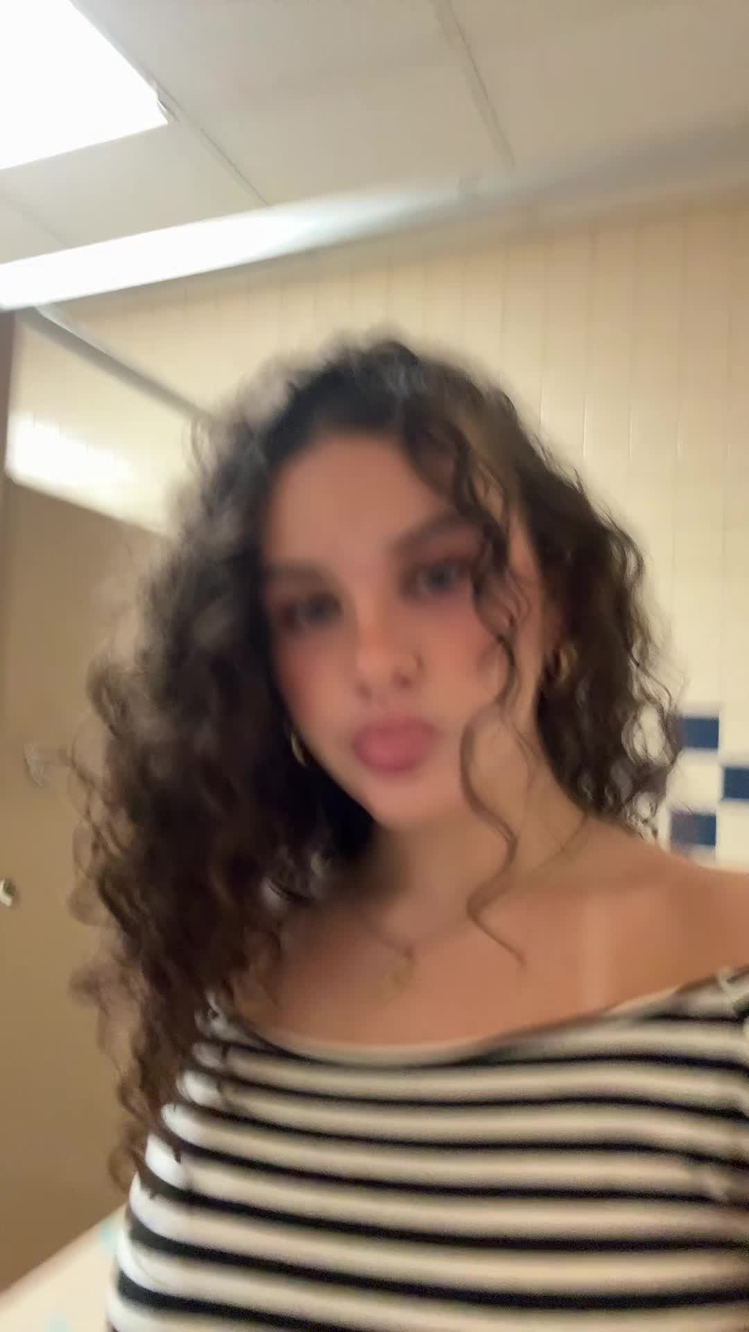 @⃟