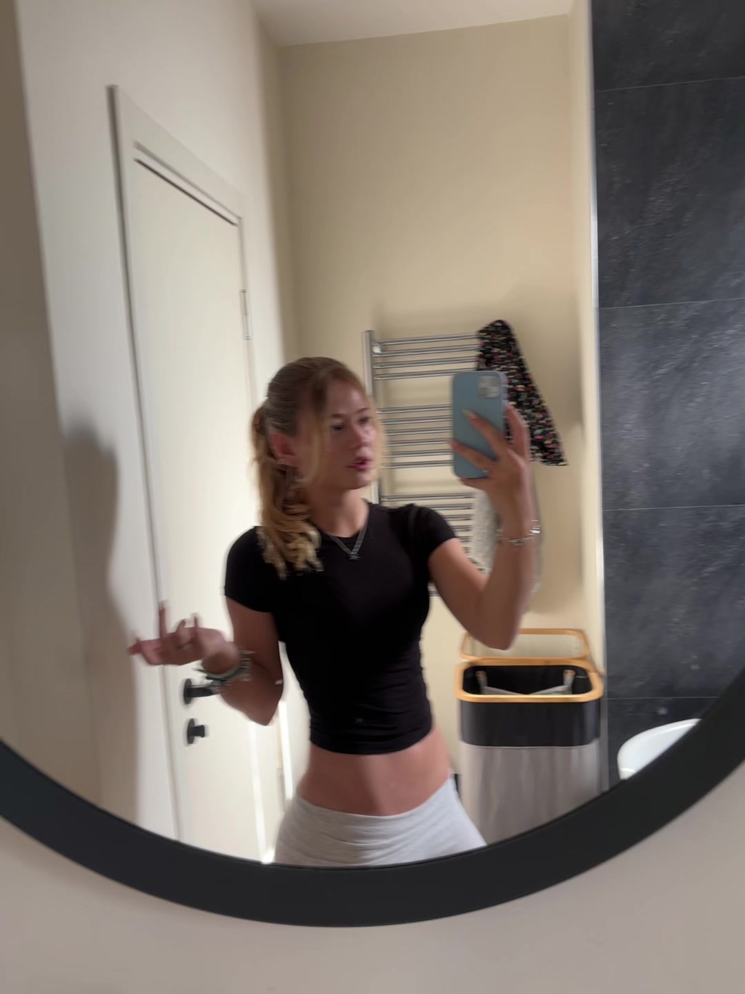 @Devii🪼