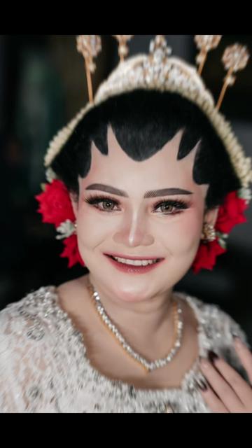 @Kartika Sulistiyono MUA