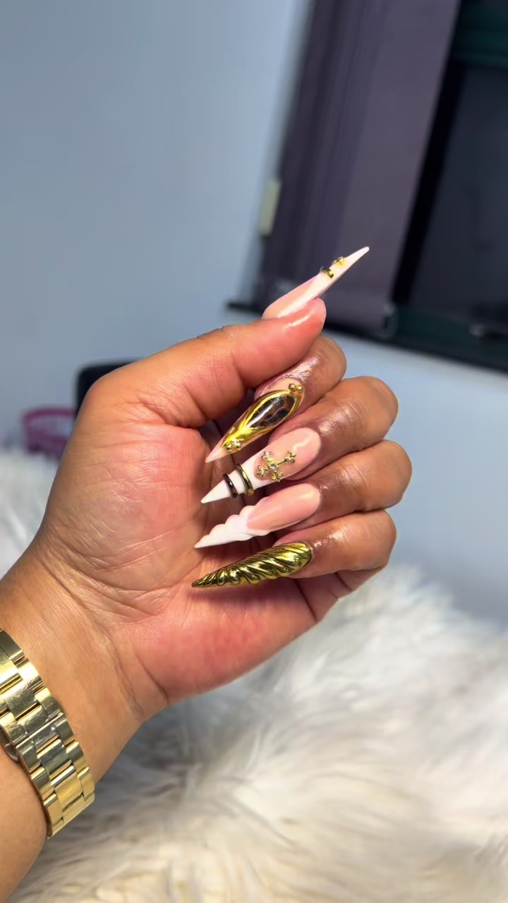 @adenailss