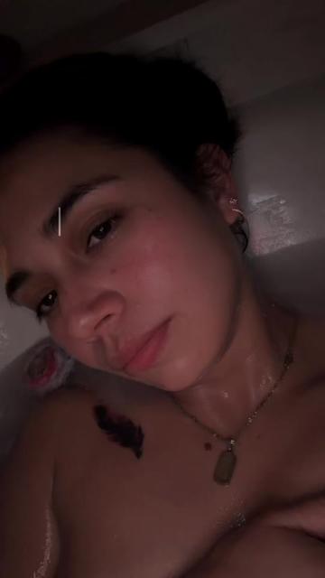 @Alejita25