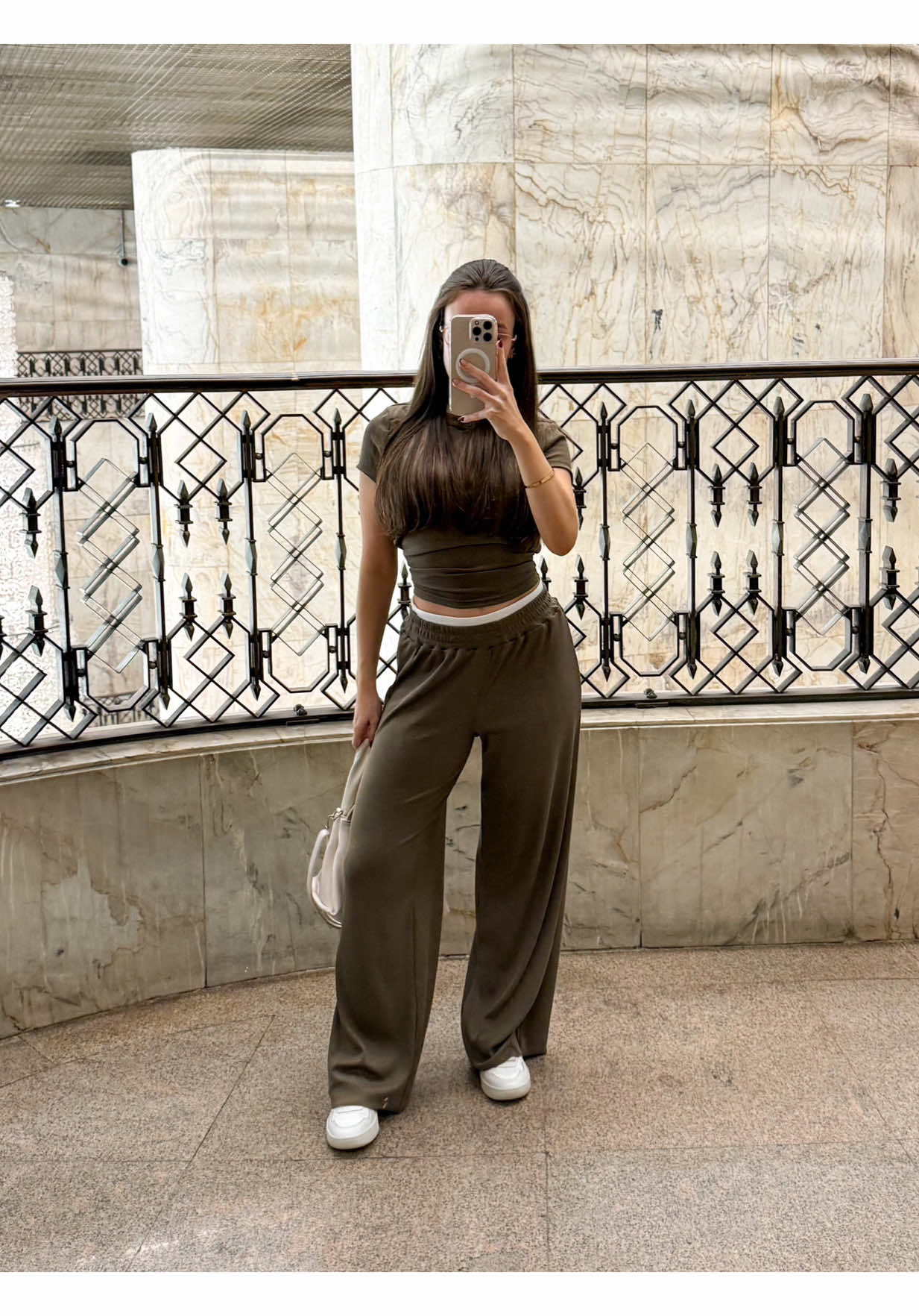 @lari.mj
