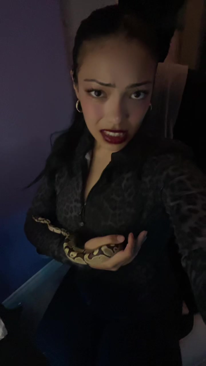 @<3