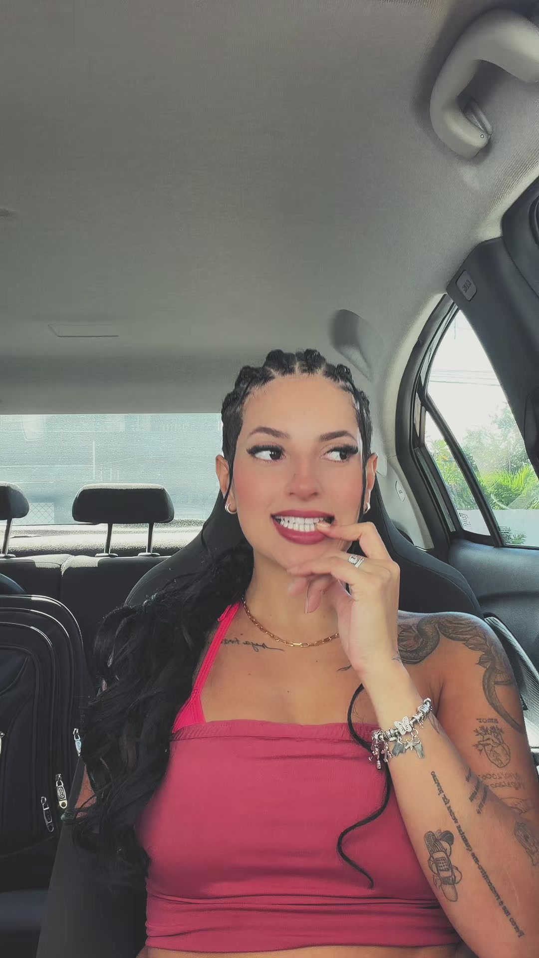 @lari gomes