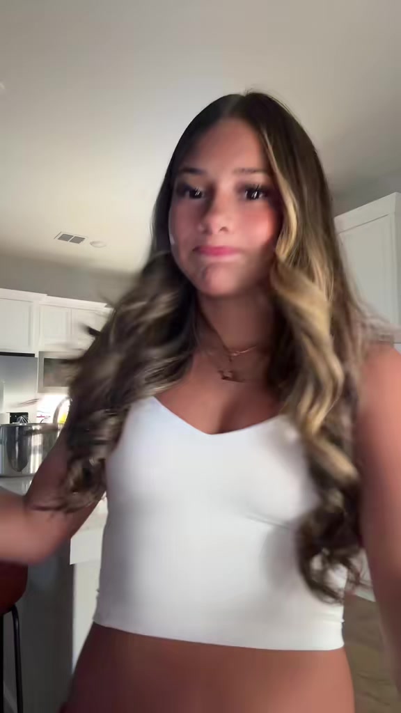 @🕶️🌺🍫🌸Mia