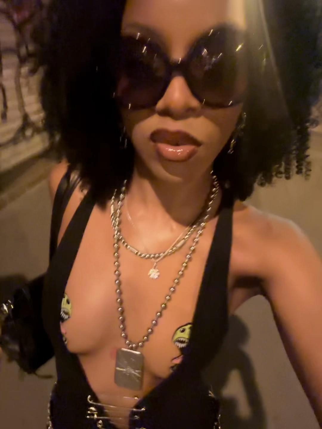 @🦖