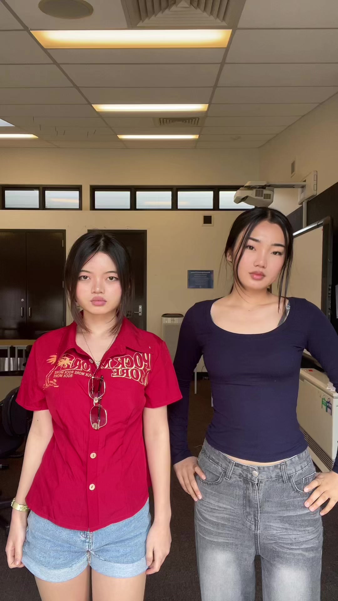 @><