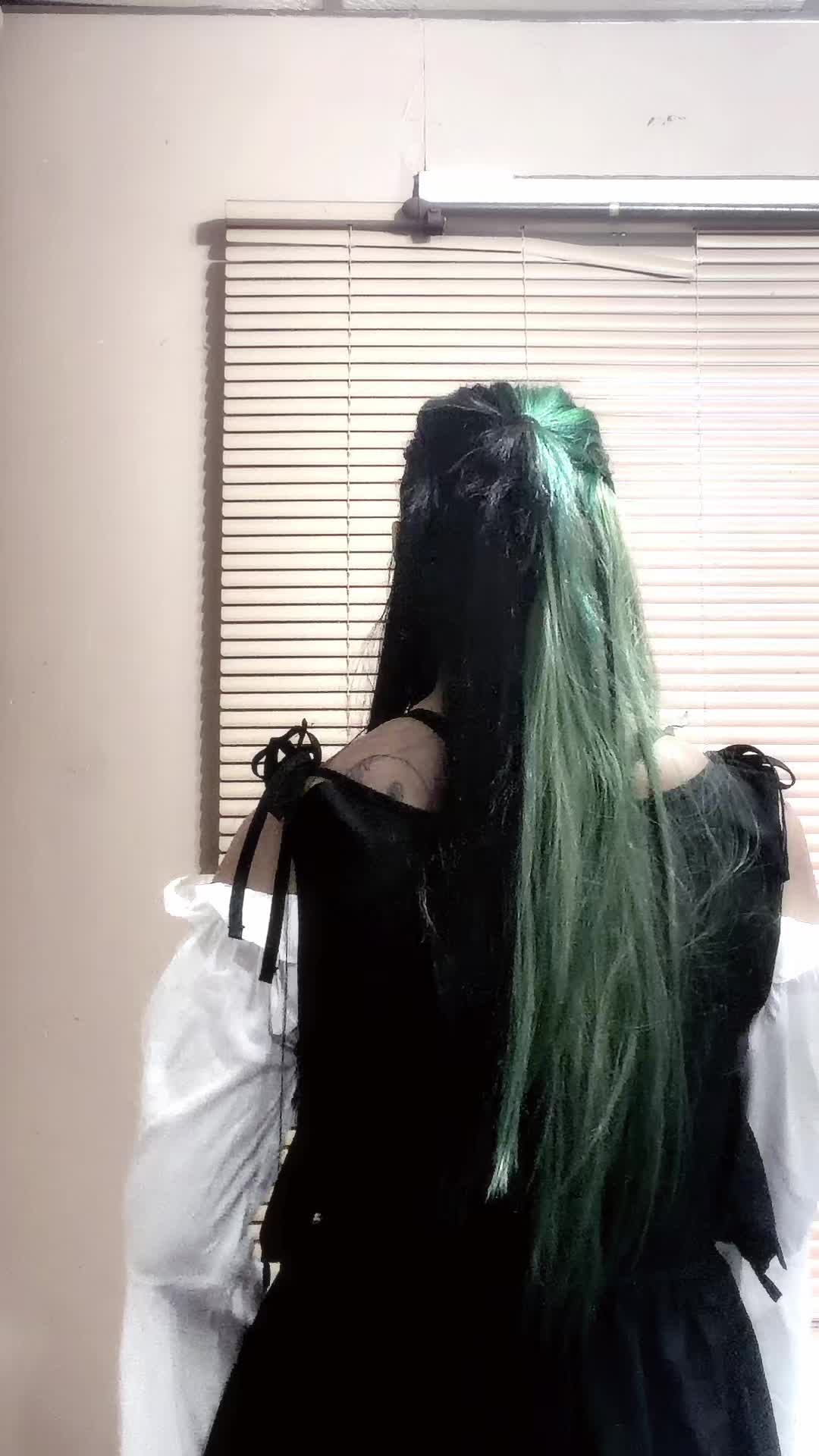 @Goth_latina