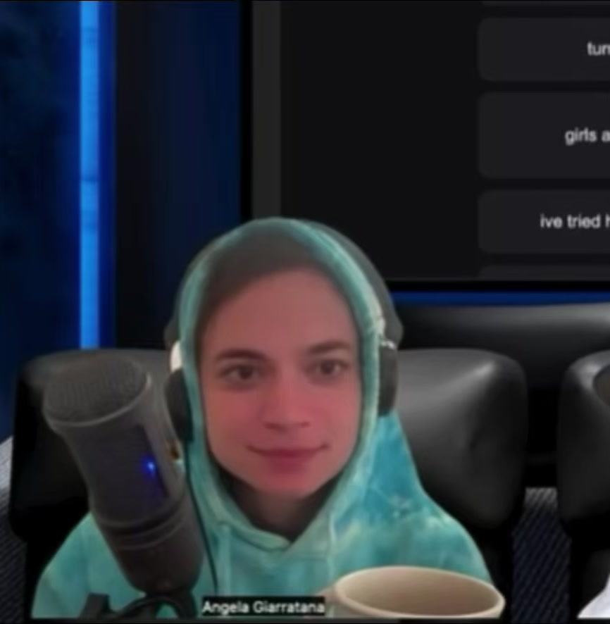 @Holytits93