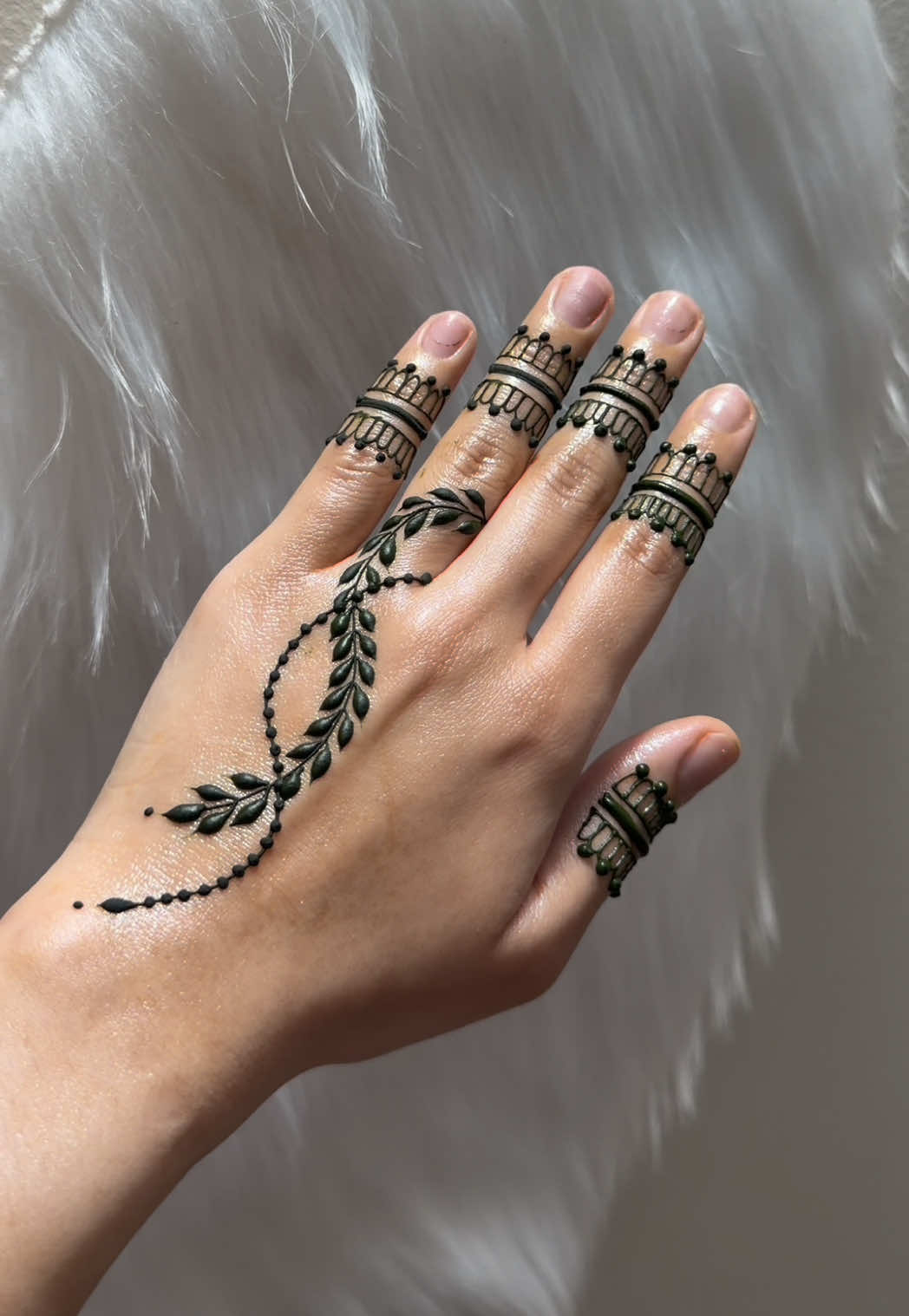 @charmsofmehandi