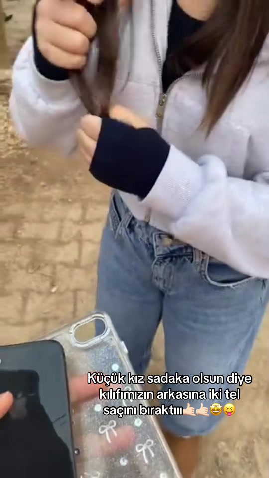 @Melisafarkedenekadarrr