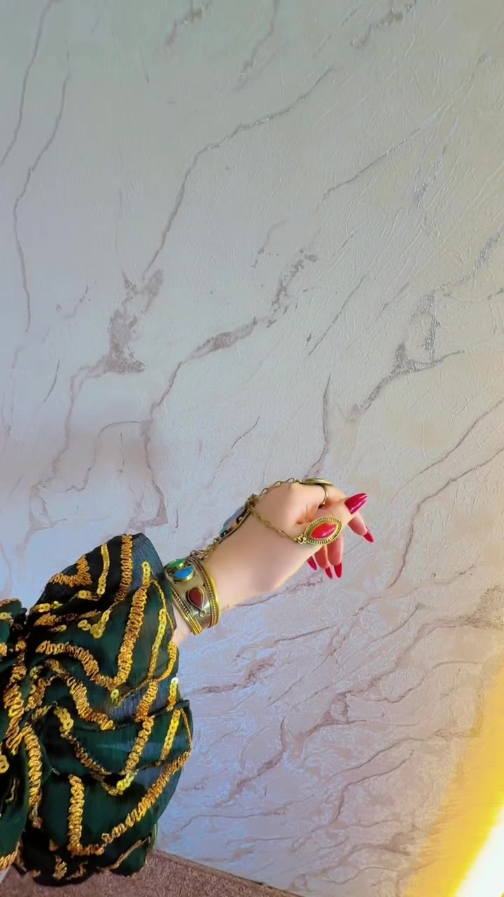 @Sara Khan