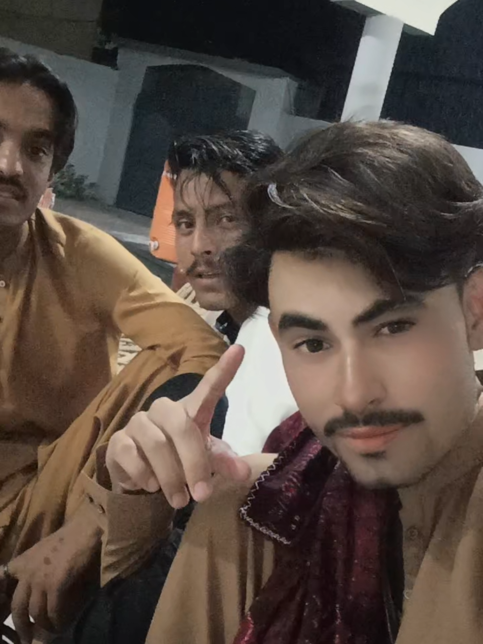 @DaNi بھائی 👑