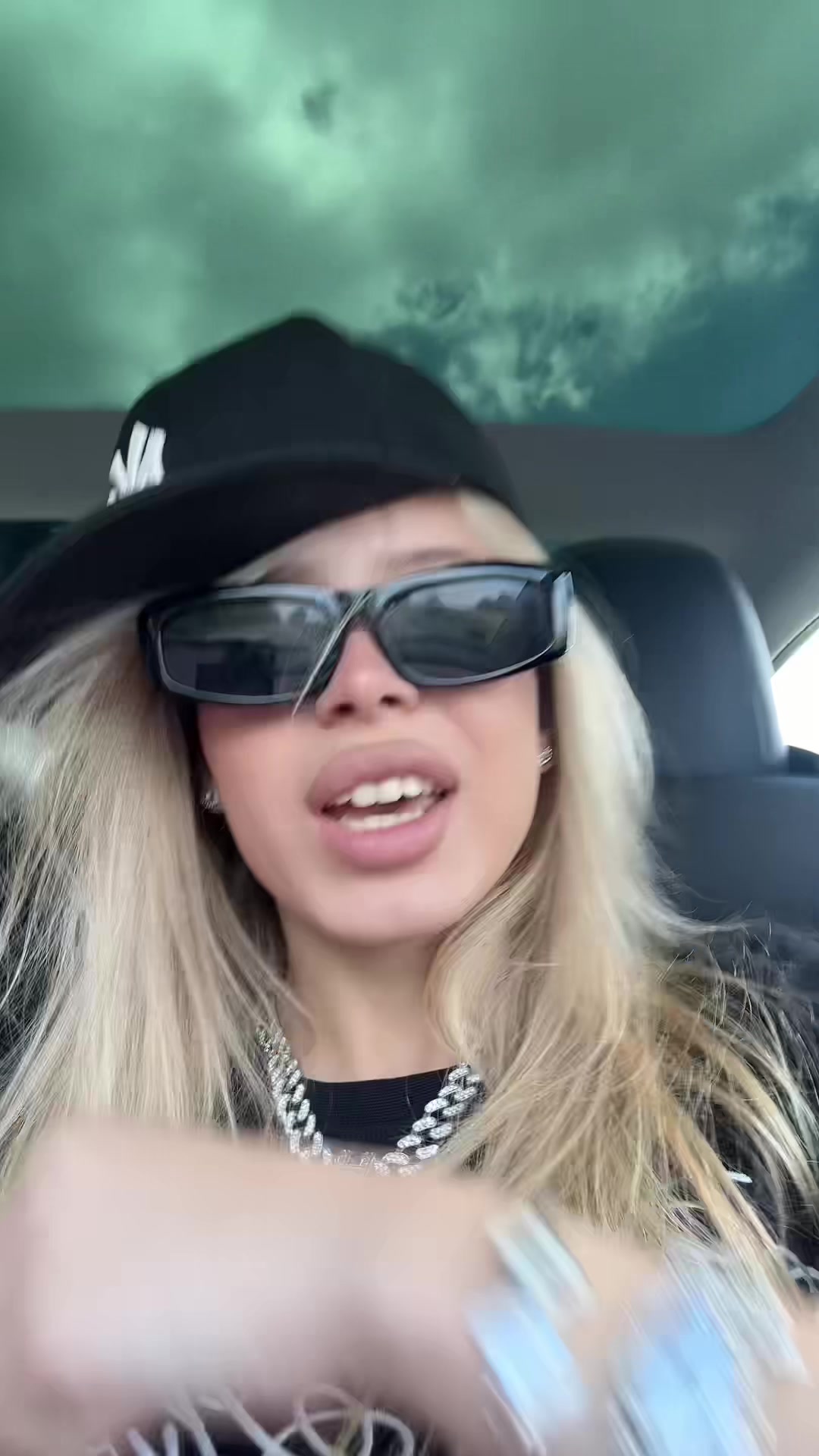 @lizzitak