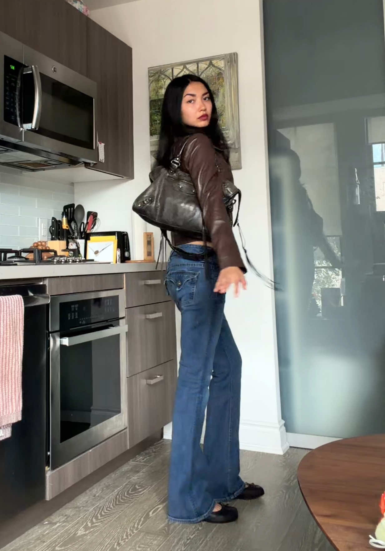 @LipBiteEmoji
