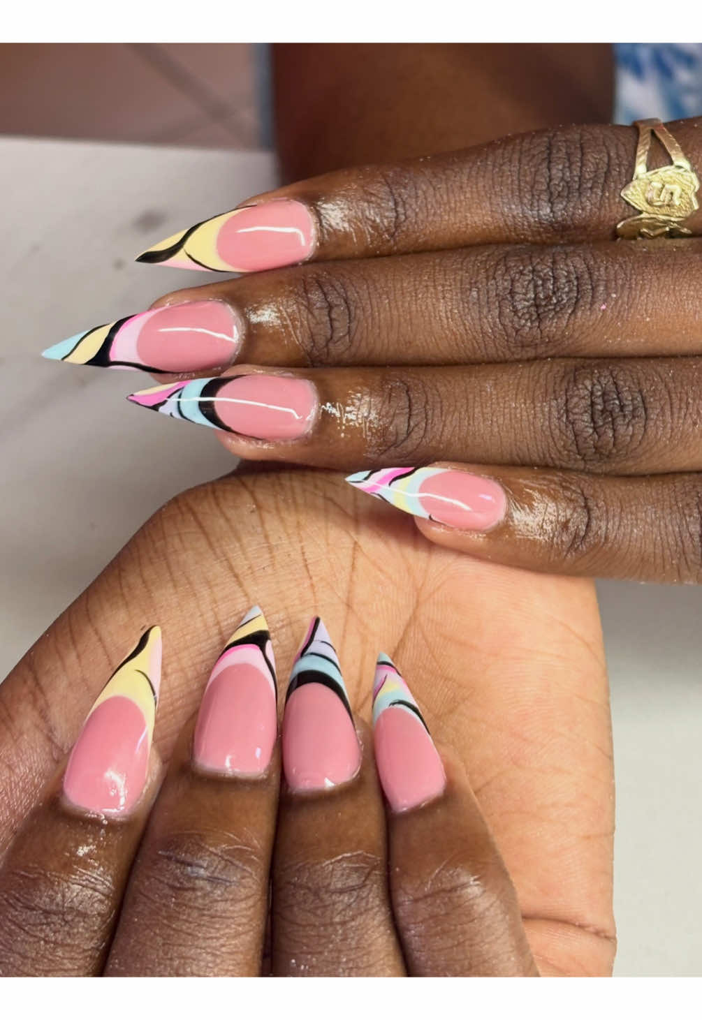 @NailsbyFabiana