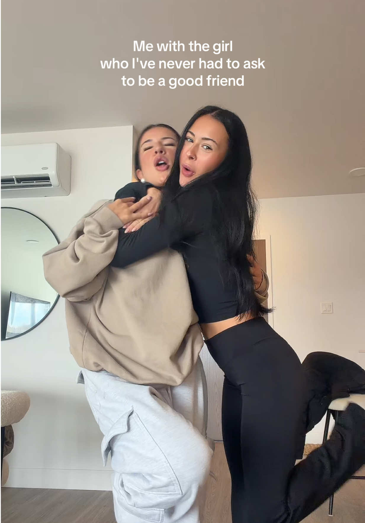 @naomielemire